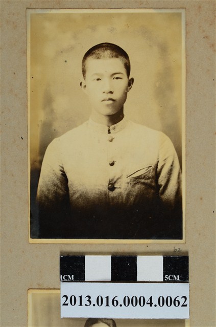 男子獨照 (共1張)