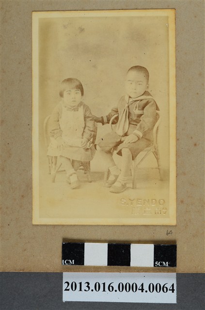 兩童合照 (共1張)