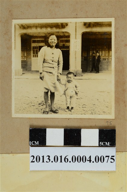 陳齒科醫院兩人合照 (共1張)