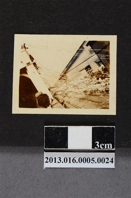 輪船離港 (共1張)