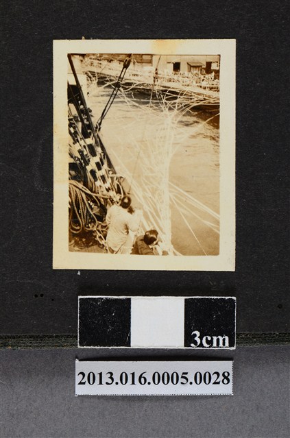 輪船離港 (共1張)