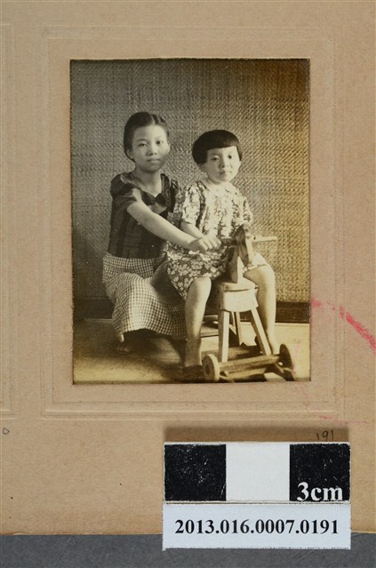 兩童合照 (共1張)