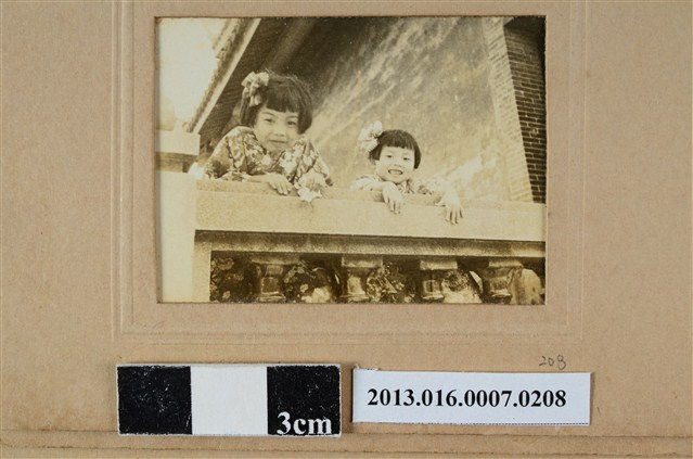 兩童合照 (共1張)