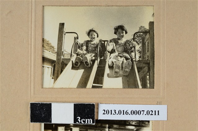 兩童合照 (共1張)