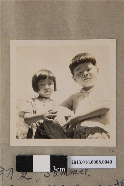 民國41年5月14日陳美利陳義鴻姊弟合照 (共1張)