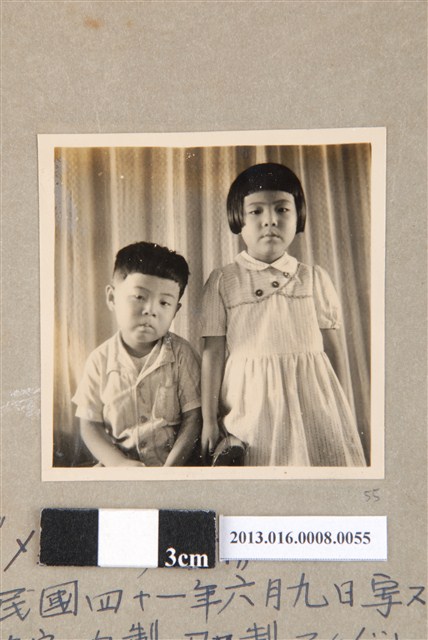 民國41年6月9日陳美利陳義鴻姊弟合照 (共1張)