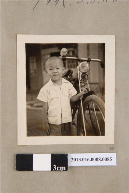 民國42年7月12日善化陳齒科醫院陳新平獨照 (共1張)