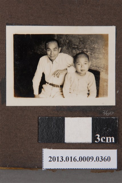 陳崧波陳信雄父子合照 (共1張)