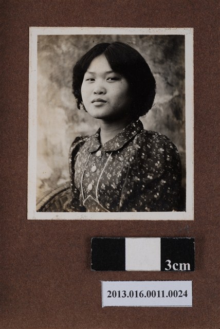 女子獨照 (共1張)