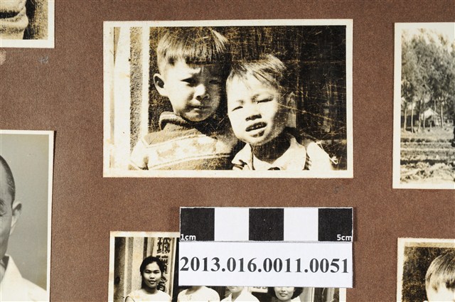 2名男童合照 (共2張)