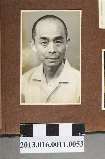 陳崧波獨照 (共2張)