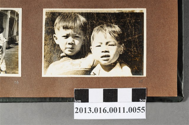 2名男童合照 (共2張)