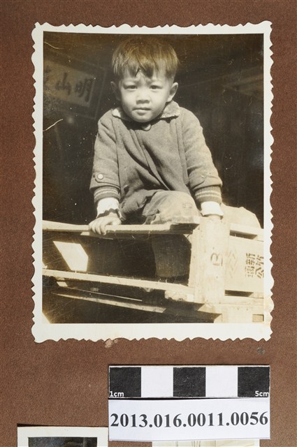 男童獨照 (共2張)