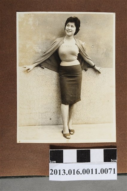 女子獨照 (共2張)