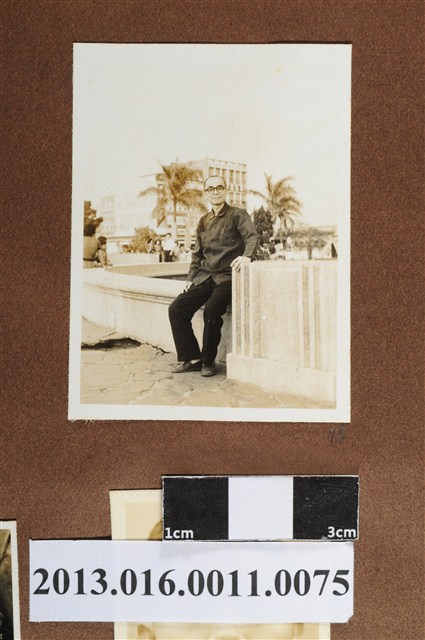 陳崧波獨照 (共2張)