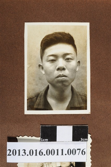 男子大頭照 (共2張)