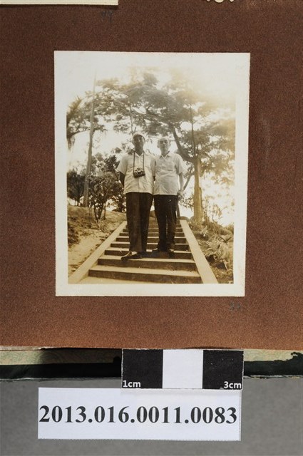 陳崧波與1名友人合照 (共2張)