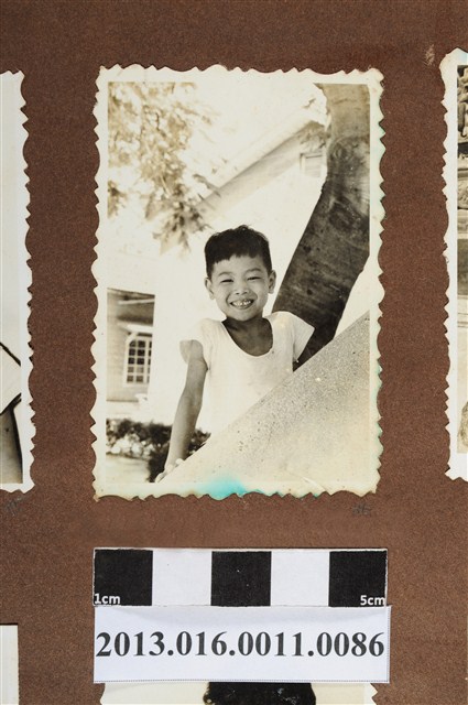 男童獨照 (共2張)