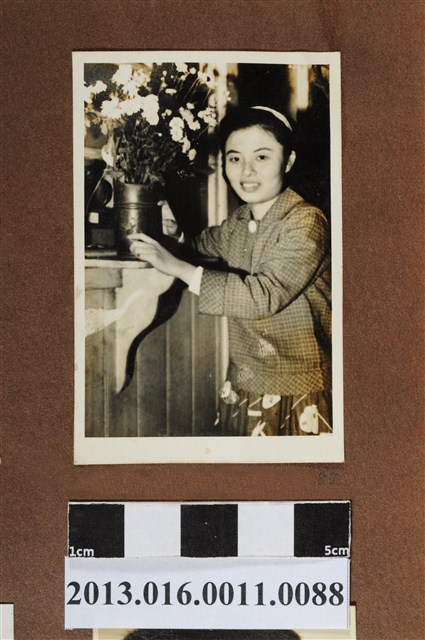 女子獨照 (共2張)