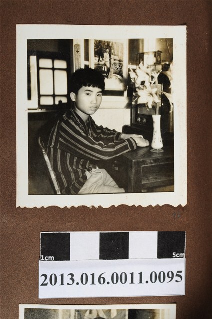 男孩獨照 (共2張)