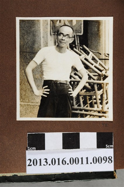 陳崧波獨照 (共2張)