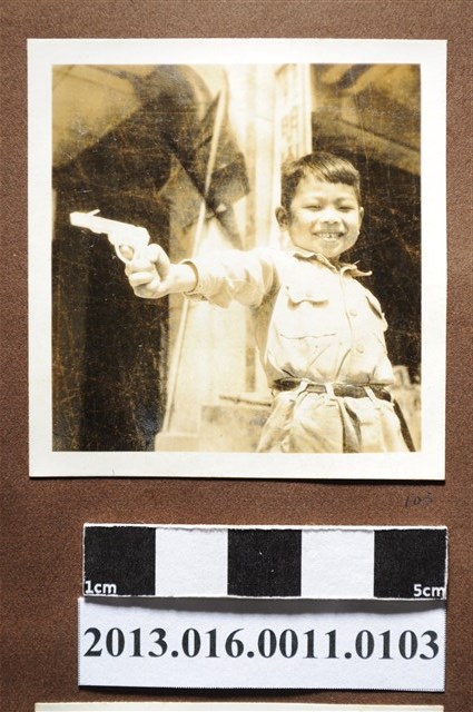 男童獨照 (共2張)