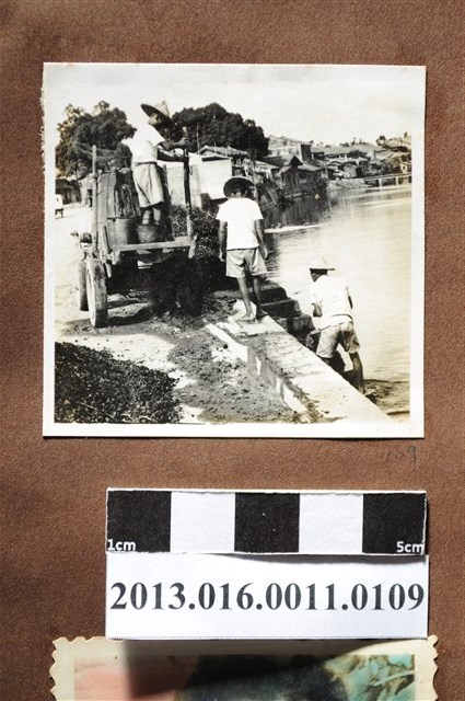 港邊工人工作照 (共2張)