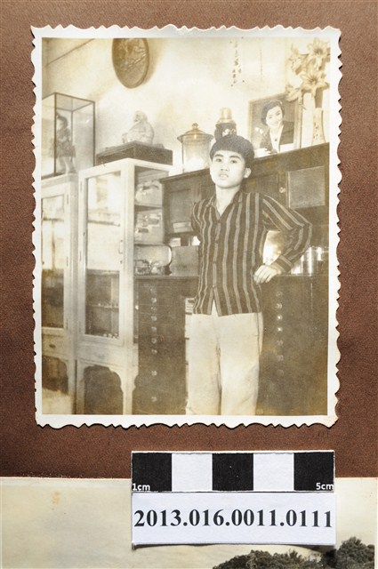 男子獨照 (共2張)