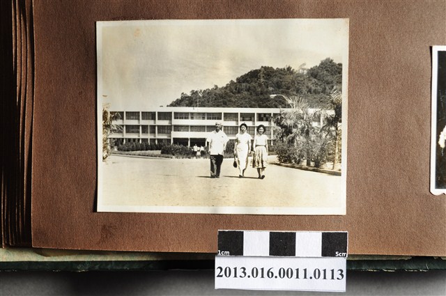 三人步行 (共2張)