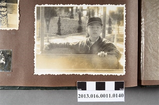 男孩獨照 (共2張)