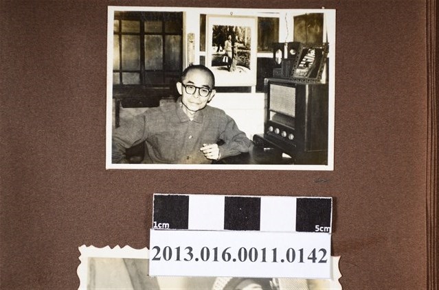 陳崧波獨照 (共2張)