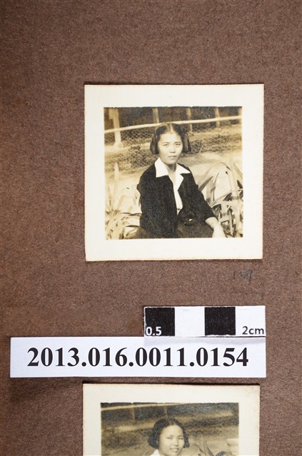 少女獨照 (共2張)