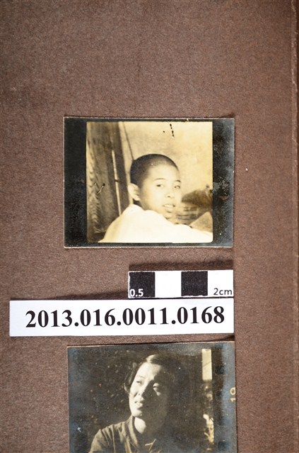 男童獨照 (共2張)