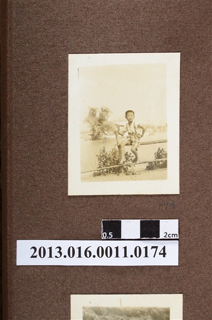 男童獨照 (共2張)