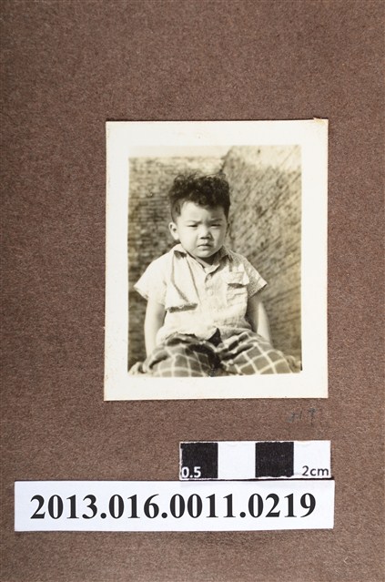 男童獨照 (共2張)