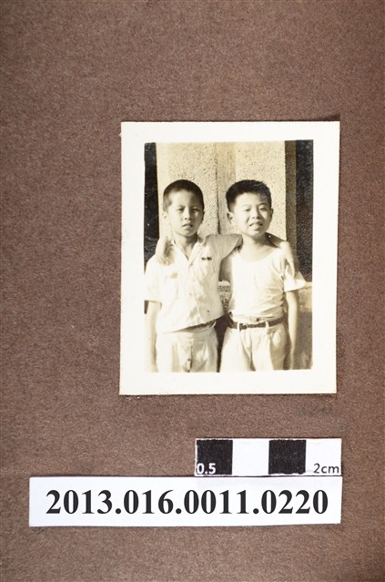 男童2人合照 (共2張)