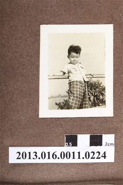 男童獨照 (共2張)