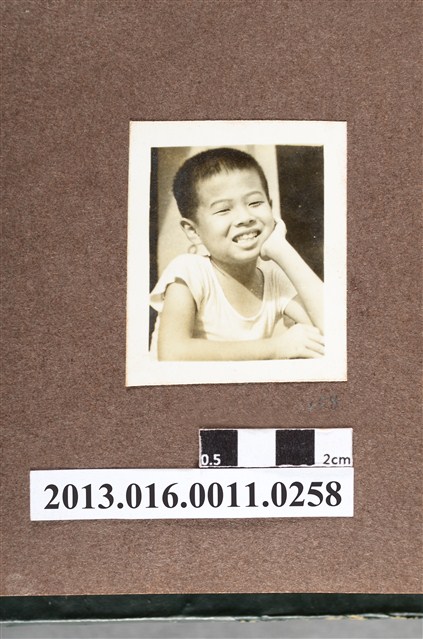 男童獨照 (共2張)