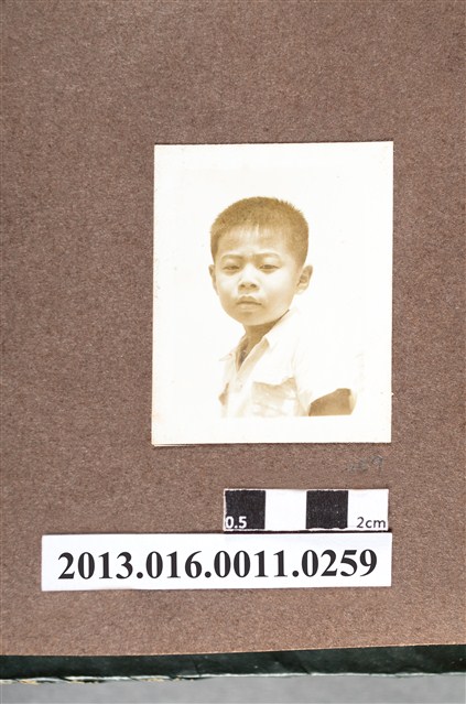 男童獨照 (共2張)