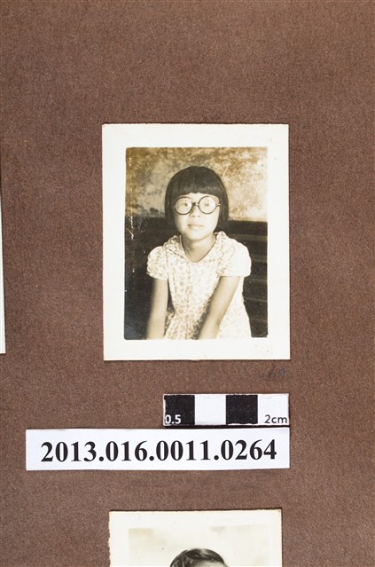 女童獨照 (共2張)