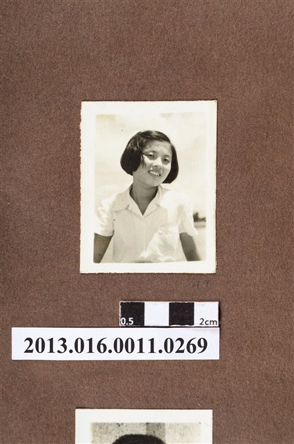 女童半身照 (共2張)