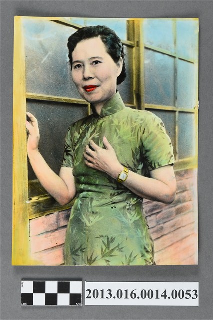 陳崧波妻子獨照 (共3張)