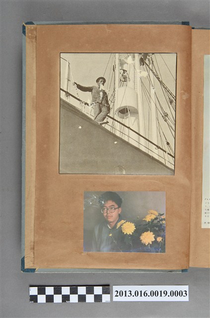 船上船員剪報與花卉旁男子獨照 (共1張)