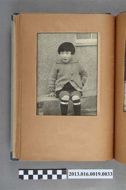 女童獨坐剪報 (共1張)