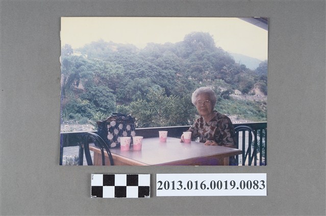 陳崧波妻子獨照 (共2張)