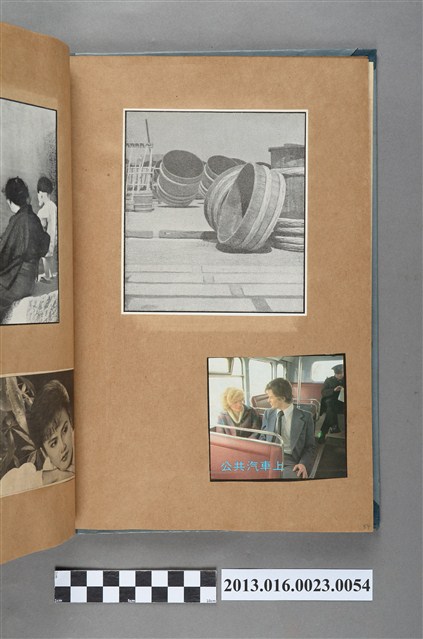 木桶與男女於公共汽車剪報 (共1張)