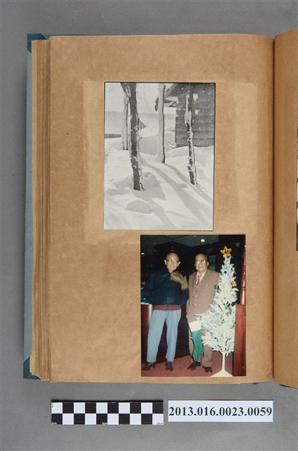 雪景剪報以及陳崧波與一老者合照 (共1張)