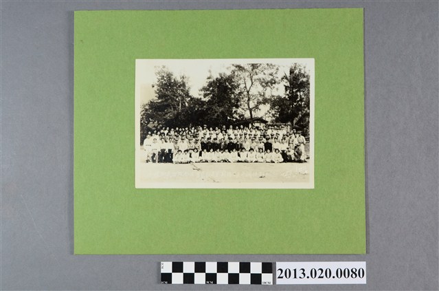 光明照相館水裡鄉民防隊全體官員歡送蔡副鄉隊長榮調撮影紀念 (共2張)