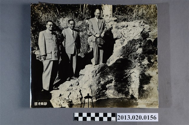 關子嶺水火洞前合影 (共2張)