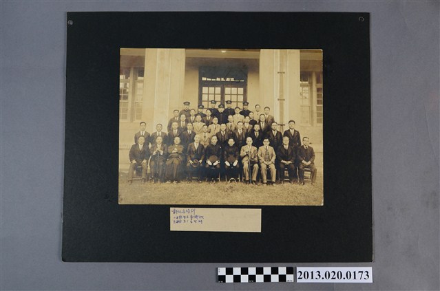 彰化市役所前合影 (共2張)